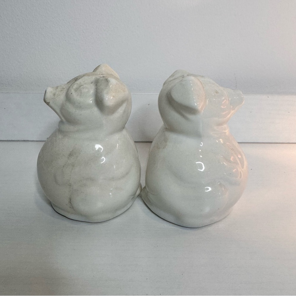 White Vintage Ceramic Pig Salt & Pepper Shakers - Picture 3 of 6